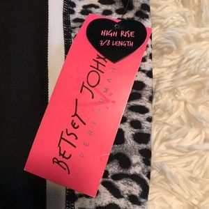 Betsey Johnson 7/8 length legging